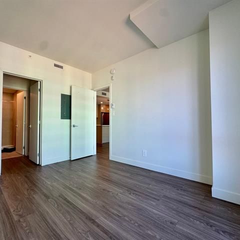 285 Boul. Hymus - Photo 1