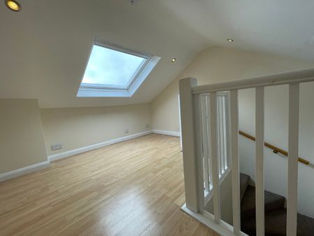 3 bedroom End Terraced House to let - Photo 3