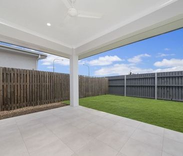 MODERN AND IMMACULATELY PRESENTED FAMILY HOME - Photo 2