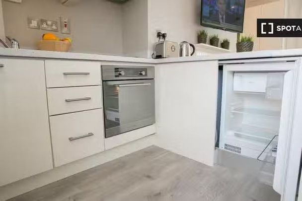 Studio for rent in Saint Kevin's, Dublin - Photo 1