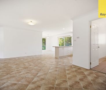 A Spacious and Convenient family residence near school and amenities - Photo 3