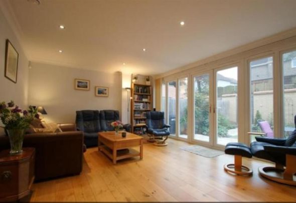 4 bedroom terraced house to rent - Photo 1