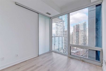 For Lease - 3 Gloucester Street Unit# 2013, Toronto, Ontario - Photo 4