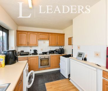 2 bedroom end of terrace to rent Great Brays - Photo 2