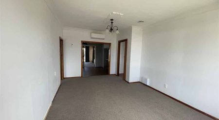 FAMILY HOME IN HAWERA - Photo 3