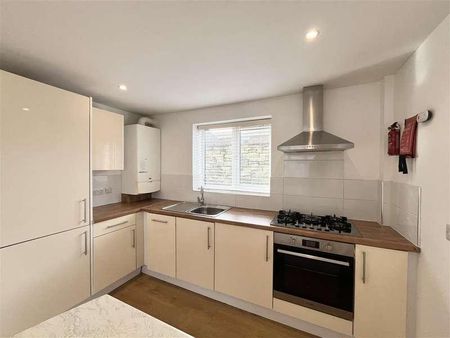 Pentire Crescent, Newquay, TR7 - Photo 3