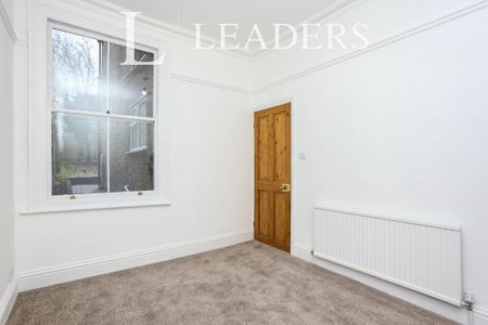 4 bedroom terraced house to rent - Photo 3