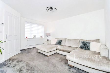 3 bedroom house to rent Ash Close, Yaxley, PE7 - Photo 2