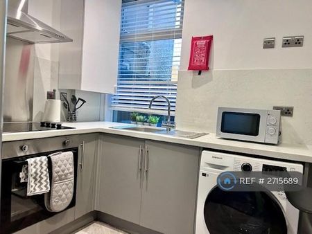 1 bedroom in a house share to rent - Photo 5