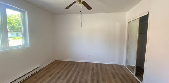 3 1/2 à lourer au rez-de-chaussée rénové - Photo 2