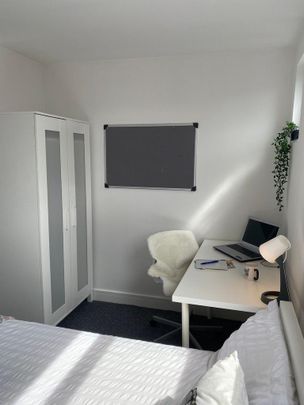1 bedroom in a house share to rent - Photo 1