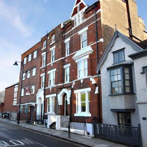 House share to rent - Photo 2