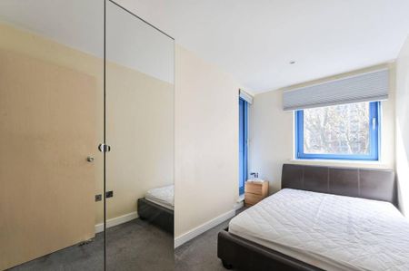 3 bedroom flat to rent - Photo 3