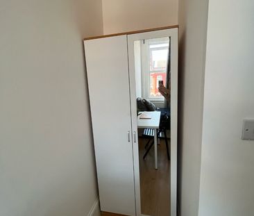 Room in a Shared House, Mora Road, NW2 - Photo 2