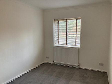 3 bedroom flat to rent - Photo 5