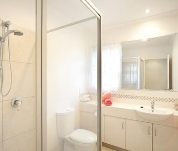 Contemporary Living in the Heart of Cooroy - Photo 4