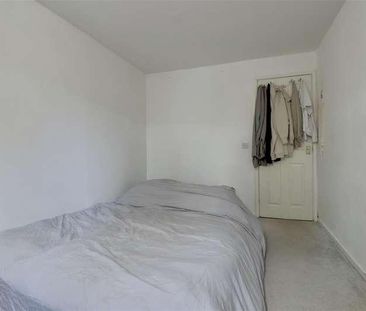 Frobisher Close, Gosport, PO13 - Photo 3