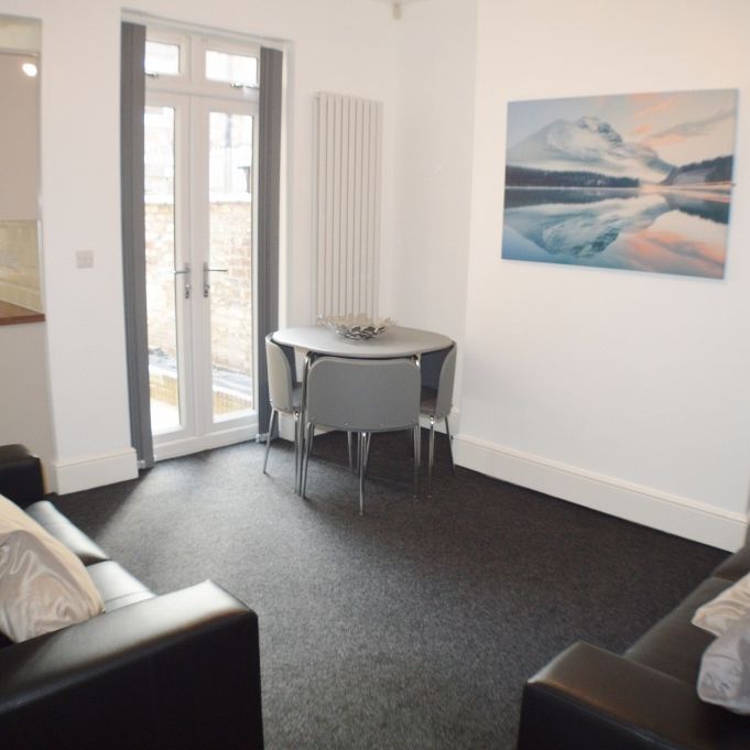 3 Bed Terraced House, Shelton Street, NG3 - Photo 1