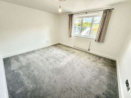 6 bedroom detached house to rent - Photo 5