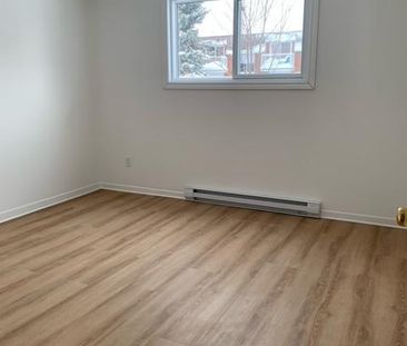 À LOUER – 4 1/2 près des Galeries de Granby. Mai, juin ou juillet - Photo 2