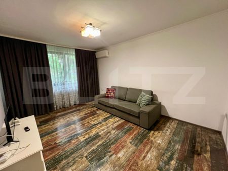 Apartament cu 2 camere, parter, centrala si AC, zona central - Photo 4