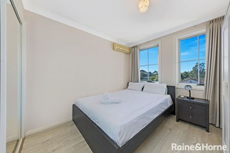 Spacious Family Home in a Prime Thornleigh Location - 46 Livingstone Way - Photo 4