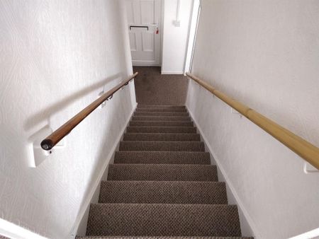 3 bedroom semi-detached house to rent - Photo 2