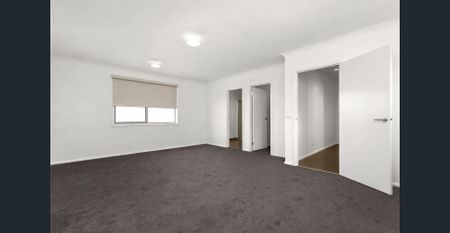 Spacious Family Home in a Prime Location - Photo 2