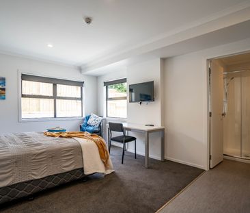Fully furnished, self contained, studio room! - Photo 1