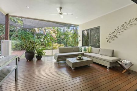 Picturesque Palm Cove Family Home - Photo 3