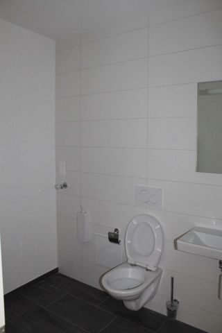 Rent a 3 ½ rooms apartment in Delémont - Photo 4