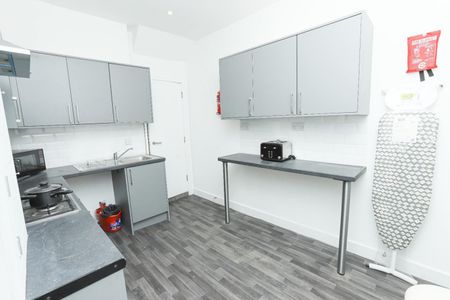 5 bedroom House To Let Total Size: 1174 SQ FT - Photo 2