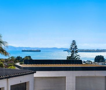 Sunny 5-Bedroom Family Home in the Heart of Howick - Photo 5