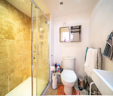 3 bedroom end of terrace house to rent - Photo 4