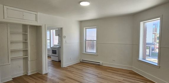 Jolie 2 1/2 Situé Au 154 Rue Alexandre - Photo 2