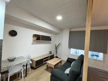 Alquiler de piso en Calle José Calderón - Photo 2