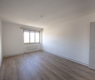 Appartement de 3,5 pièces au 4ème étage avec ascenseur - Photo 2