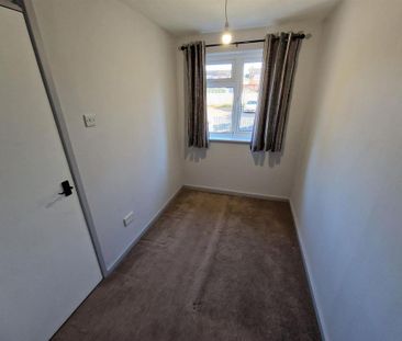 2 bedroom end of terrace house to rent - Photo 3