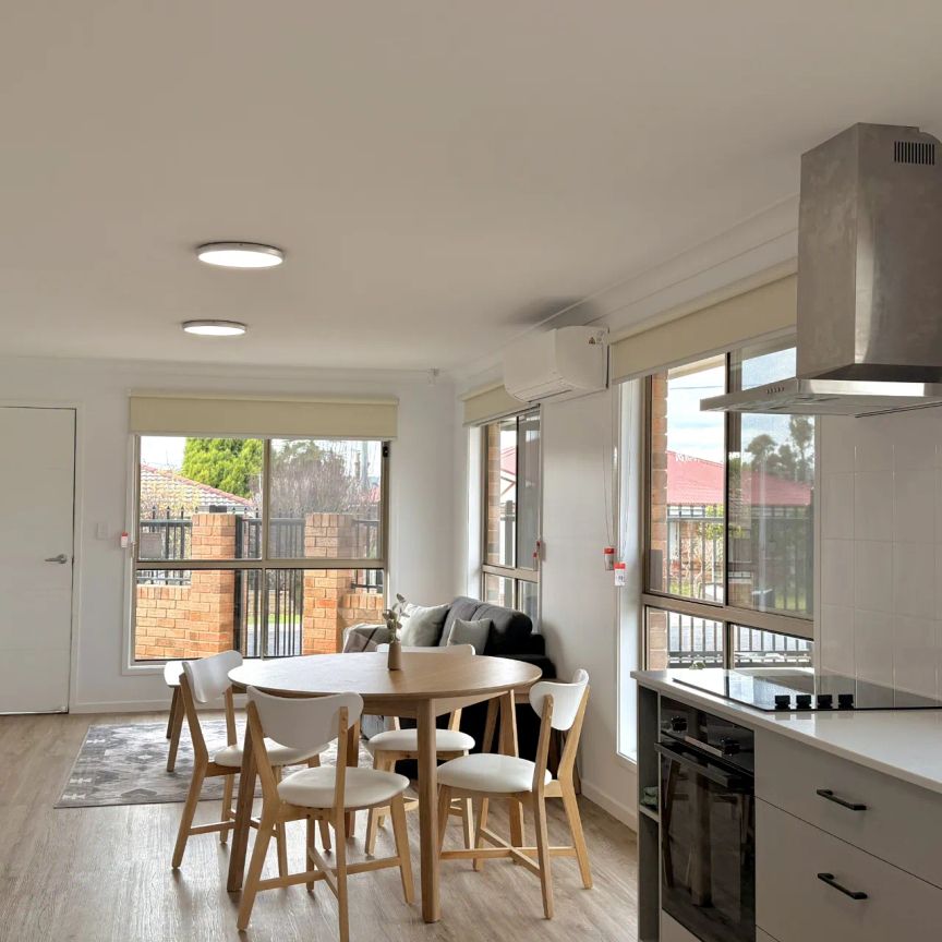 Renovated & Fully Furnished Apartment in Central Armidale Location - Photo 1
