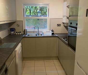 Room in a Shared Flat, Kingsridge, SW19 - Photo 5