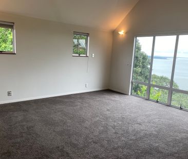 Stylish living with swimming pool and vast sea views - Photo 3