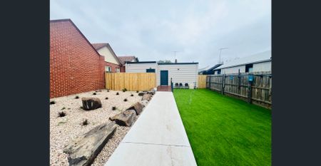 Furnished ROOM in perfect location! - Photo 4