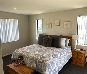 WOODEND – MODERN 3 BEDROOM/2 BATHROOM, MANICURED GROUNDS - Photo 2