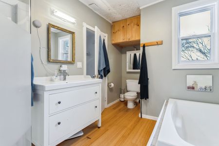 For Lease - 296 Charlton Avenue, Hamilton, Ontario - Photo 3