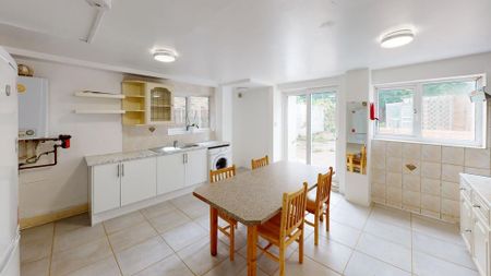 1 bedroom in a house share to rent - Photo 4