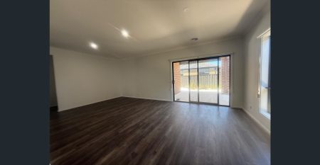 Brand new Family Home in Tarneit - Photo 2