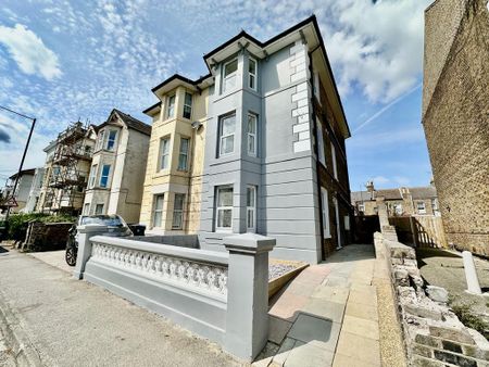 3 bedroom apartment to rent - Photo 2