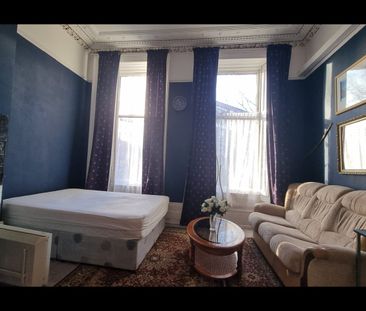 Studio Flat, Oakfield Avenue, G12 - Photo 2