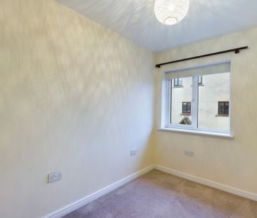 Court View, Stonehouse, Gloucestershire, GL10 - Photo 2