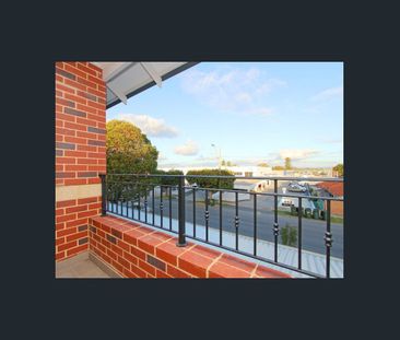 Gated Complex, Great Location 2nd Floor apartment - Photo 5